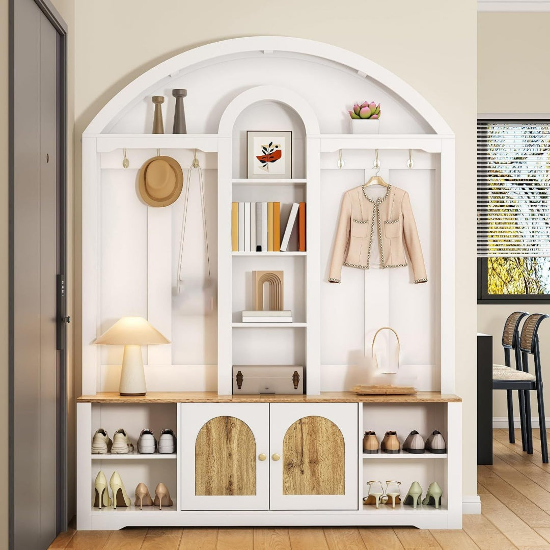 LED Beleuchtung ergaenzt den Kleiderschrank