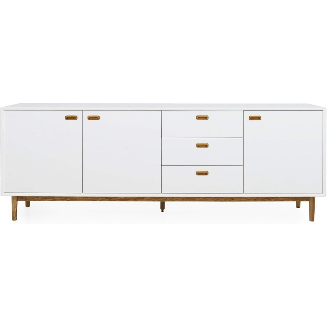 3 Schubladen treffen auf beschichtete Flaechen an dem Sideboard