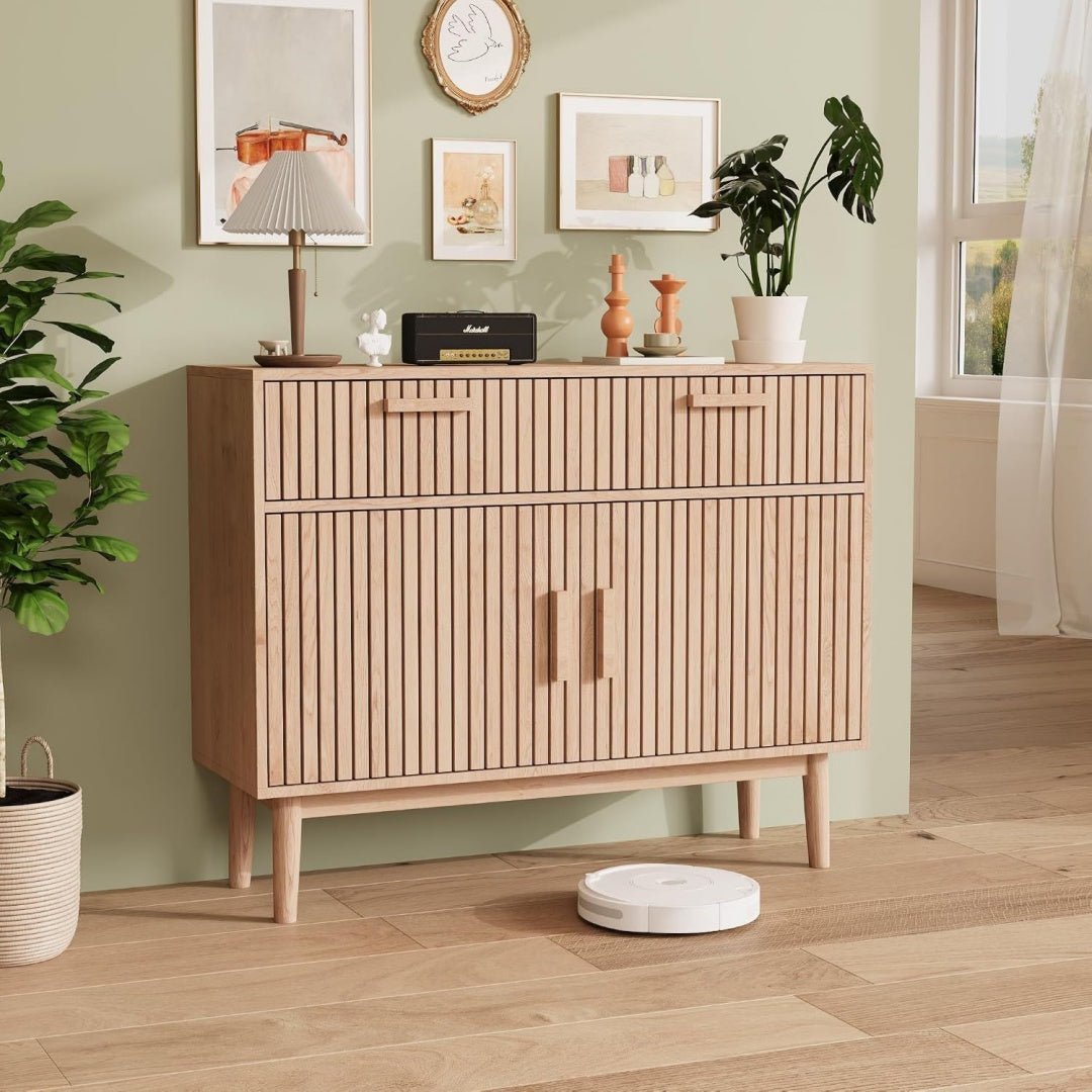 Das Sideboard zeigt 2 Schubladen in Rosa