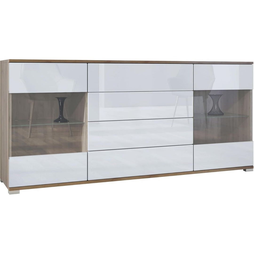 Glaenzende Oberflaechen treffen auf beschichtete Flaechen an dem Sideboard