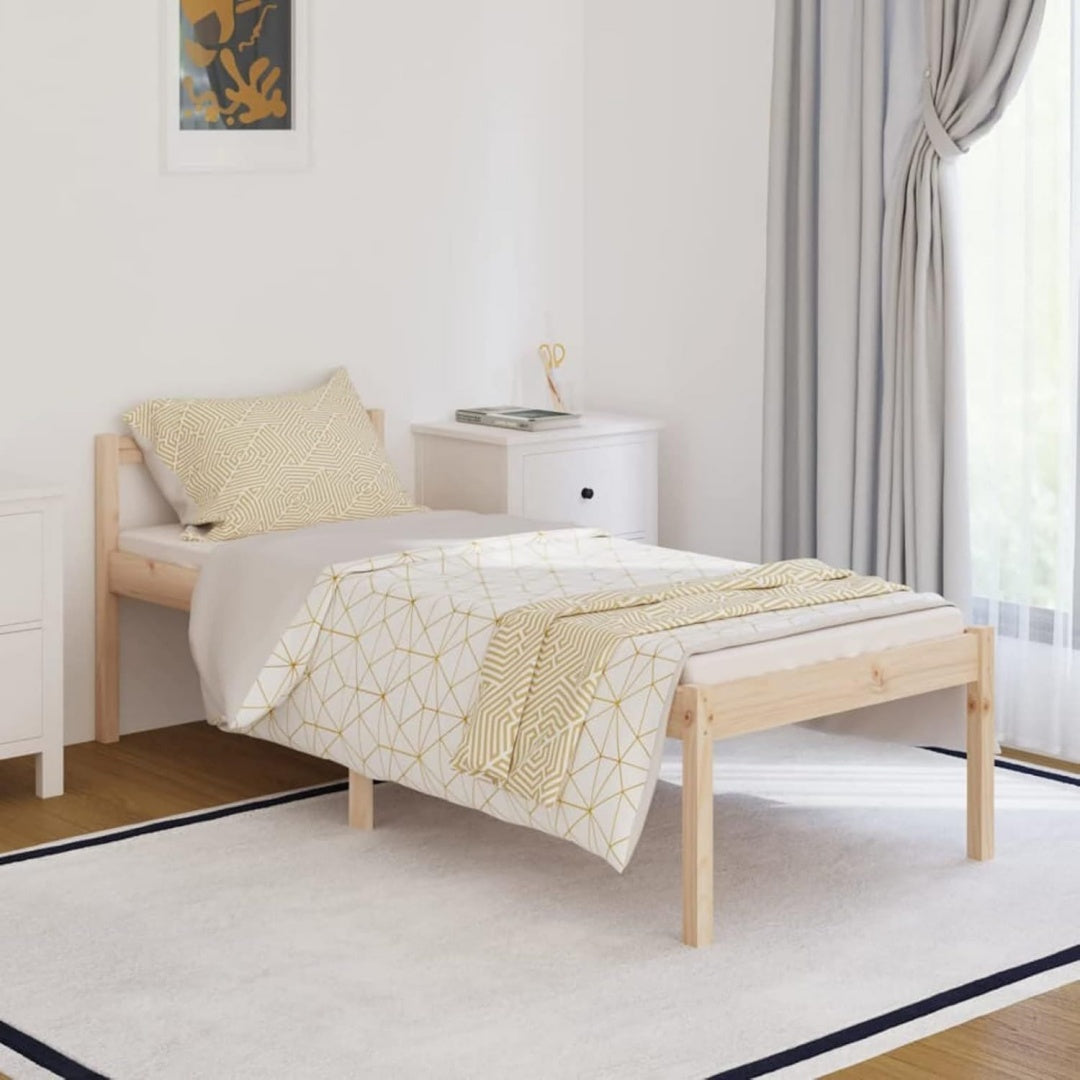 Bettgestell aus Massivholz in Creme