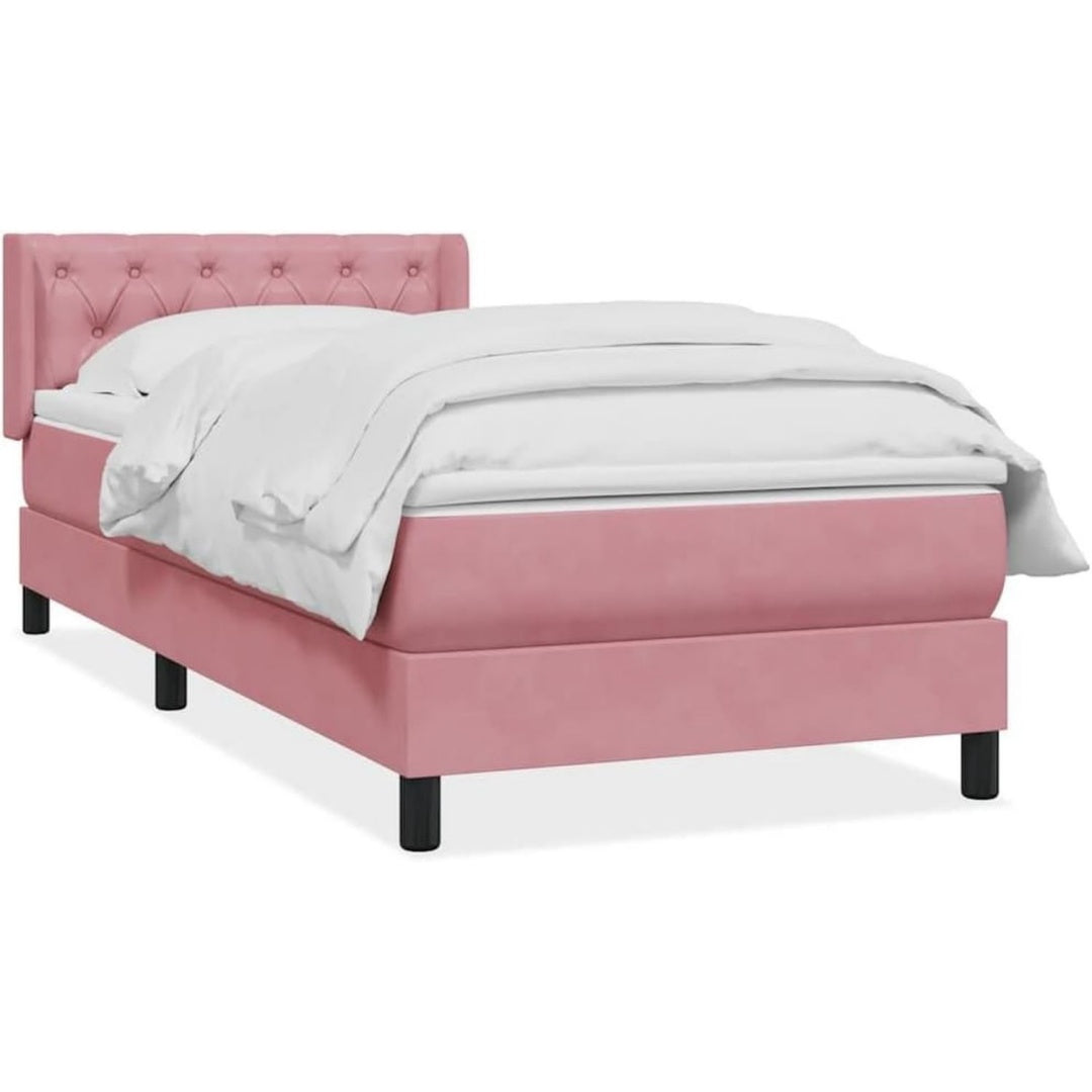 Das Boxspringbett nimmt mit 80 x 220 cm Gestalt an