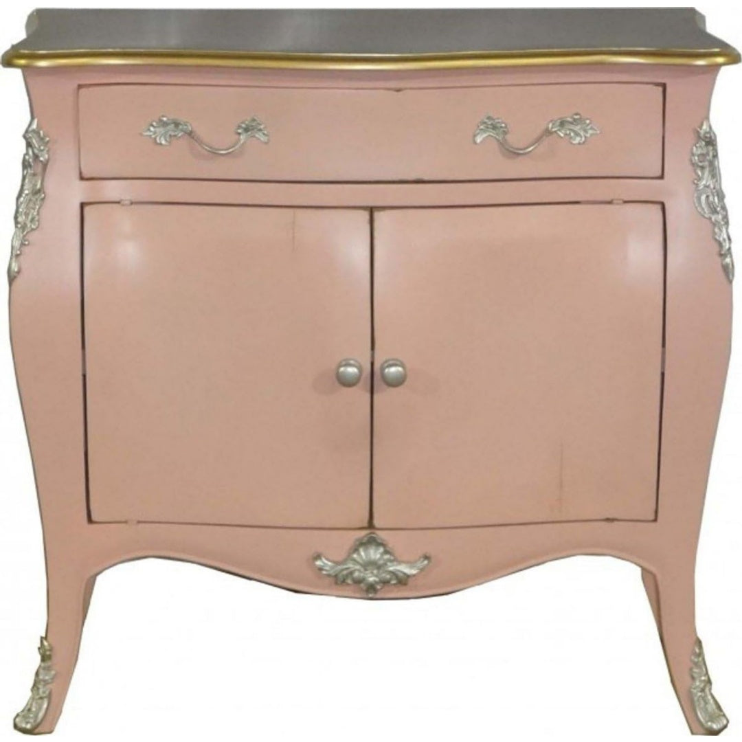 Rosa und Gold und Silber gibt dem Sideboard einen farblichen Akzent