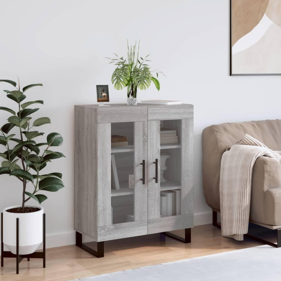 Das Sideboard zeigt geschlossenen Stauraum in Eichenbraun und Grau