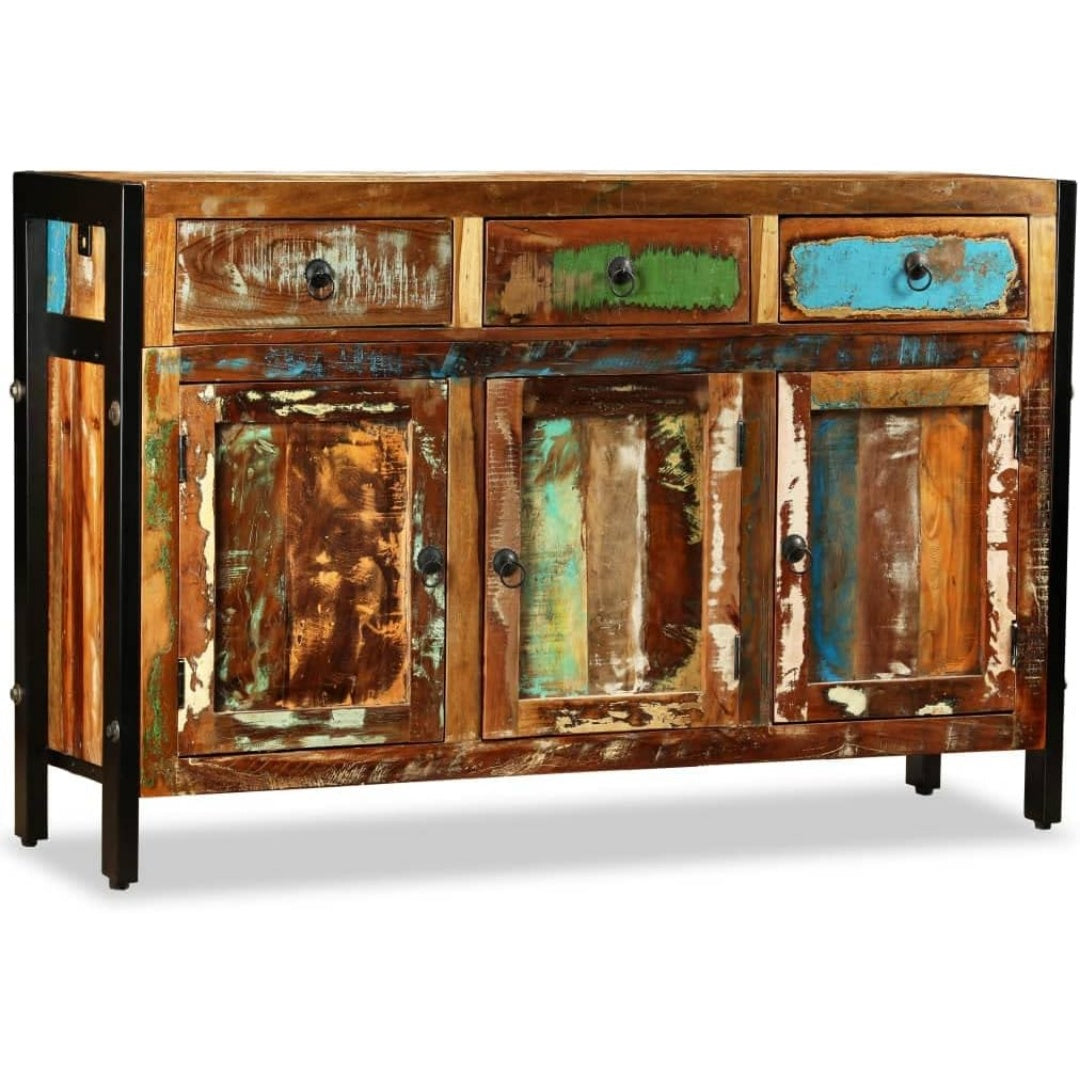 Das Sideboard nimmt mit 120 x 35 x 76 cm Gestalt an