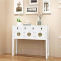 Die Gestaltung von dem Sideboard wird durch Massivholz gepraegt in Weiss